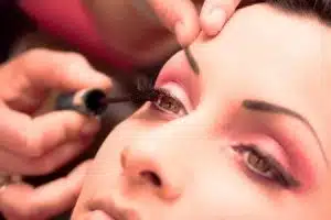 Maquillage yeux sensibles