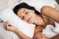 Dormez suffisamment pour détendre votre peau et limiter l'apparition des rides