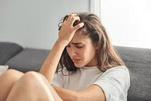 Crises angoisse synonyme anxiété, crise de panique, dépression