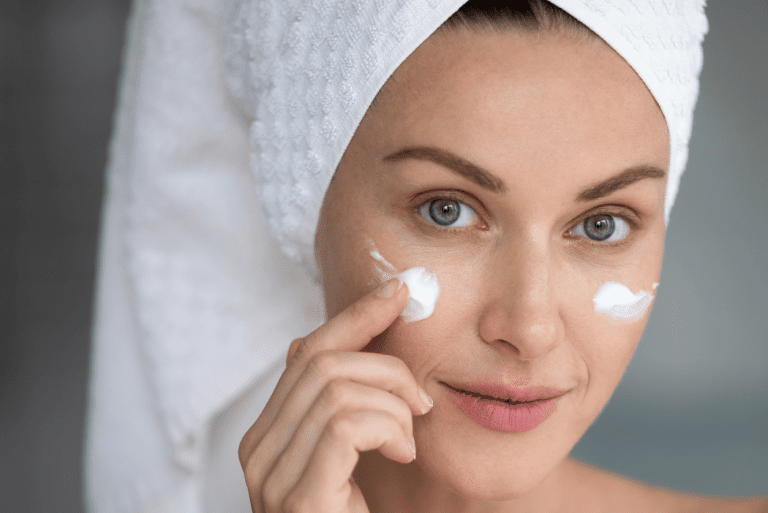 Lire la suite à propos de l’article Protégez et régénérez votre peau avec un soin du visage anti-âge