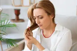 menopause et cheveuxn chute de cheveux menopause traitement naturel, complément alimentaire cheveux menopause