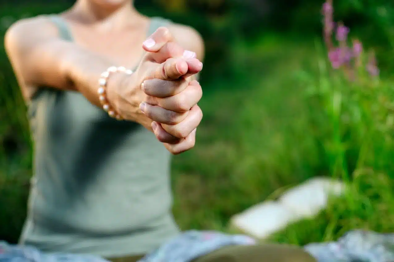 Les sept chakras du Kundalini Yoga Représentation des sept chakras du Kundalini Yoga avec les kriyas et techniques de respiration pranayama