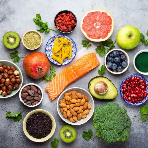 superaliments, superfood, acérola, oléocanthal de l'huile d'olive, huile d'olive, basilic sacrétulsi, banane rose, houblon, myrtilles,