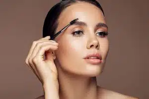 cils longs et sourcils épais, sérum cils, sérum pousse, peptides, biotine