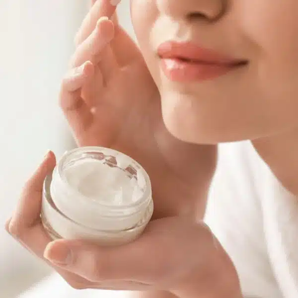 peau sensible, cosmétique maison, crème visage, nettoyant visage peau sensible, gommage visage peau sensible au toucher