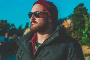 Homme en parka