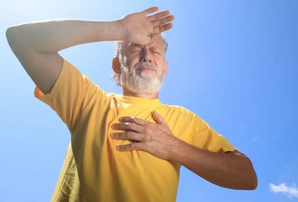 deshydratation sévère chez les seniors, symptome deshydratation severe senior, deshydratation signes, personnes agéesconséquence , peau visage deshydratée, contour yeux deshydraté, peau deshydratée