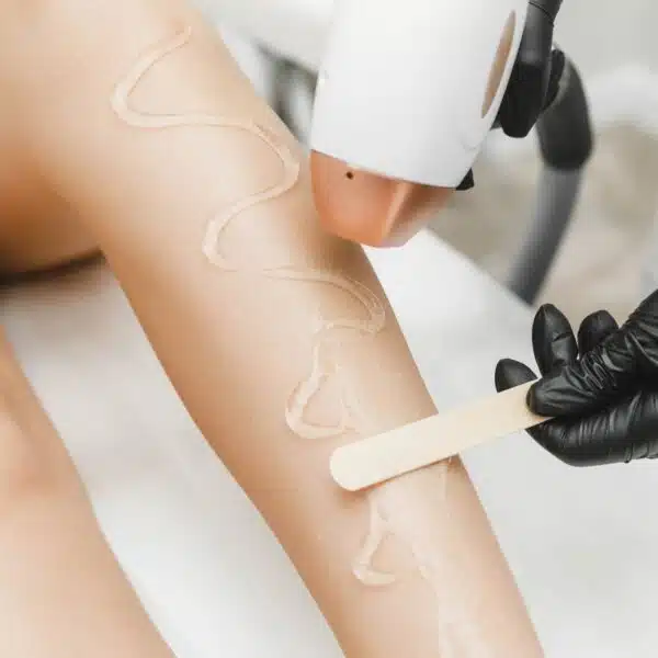 Épilation Professionnelle à la Cire et à la Lumière Pulsée
