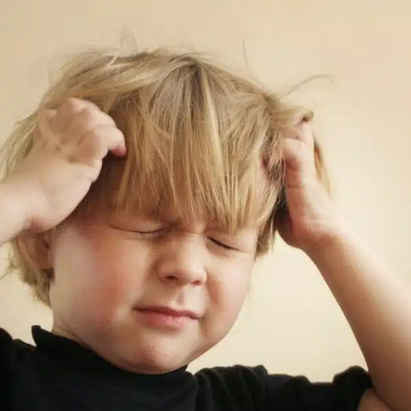 Pouxit, lentes cheveux, comment se débarrasser des poux, shampoing anti poux, peigne anti pou