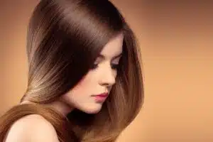 Cheveux brillants et soyeux 10 astuces naturelles, hydratation, rinçage, brossage, shampoings doux, masques maison