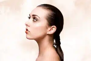 Comment obtenir un effet sleek parfait sans alourdir vos cheveux cheveux lisses sans frisottis