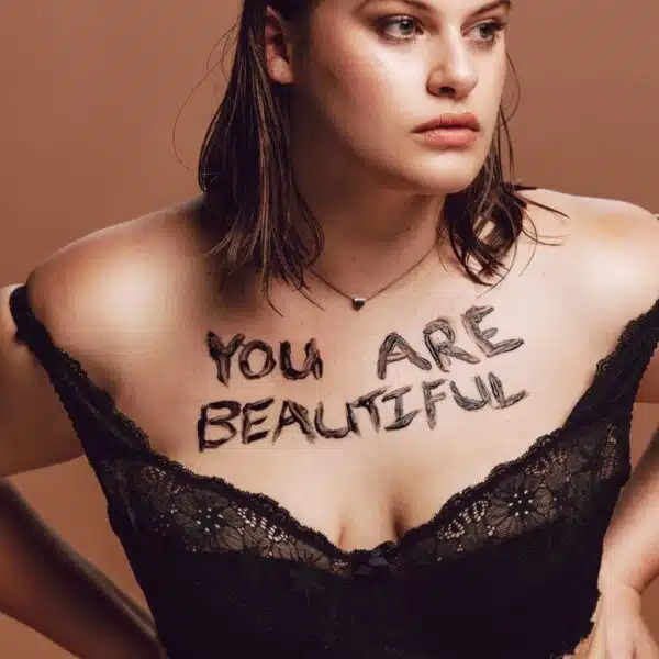 Lingerie sexy grande taille secrets pour être sensuelle et glamour, body sculptant, soutien-gorge balconnet, nuisette, porte-jarretelles, dentelle, satin, tulle