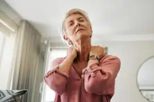 Fibromyalgie symptômes, signes, causes, solutions, traitements pour améliorer le quotidien, dysfonctionnement système nerveux central, hérédité