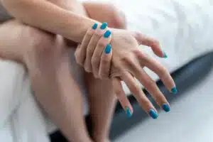 Fibromyalgie douleur partout dans le corps, mal partout, fibromyalgie comment soigner, hérédité, fibromyalgie femme homme, fibromyalgie hérédité