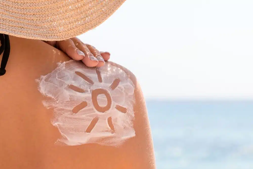 Bronzage qui dure Crème solaire SPF 30 ou 50, protéger la peau, brulure, coups de soleil, bronzer