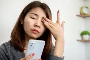 Fatigue visuelle pourquoi il faut préserver vos yeux des écrans (1)