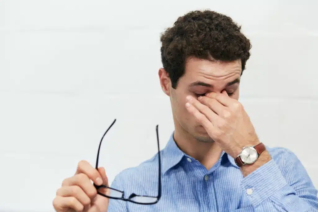 Fatigue visuelle pourquoi il faut préserver vos yeux des écrans