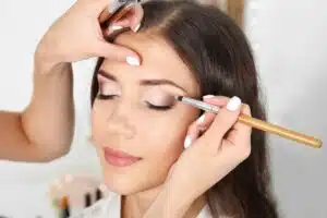 esthéticienne maquilleuse professionnelle formation en maquillage pour esthéticienne métiers de la beauté polyvalence esthétique soins esthétiques maquillage professionnel, soins du visage