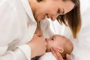 position allaitement mise au sein allaitement bébé prise du sein tétée efficace stimuler la lactation douleurs allaitement tétée douloureuse crevasses allaitement conseils allaitement al