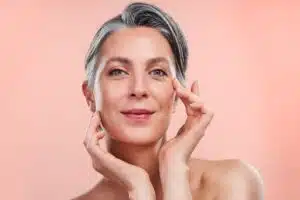 Peau froissée après 50 ans 3 gestes qui changent tout