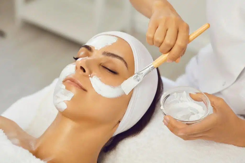 Peeling visage exfolie, lisse, éclat de la peau, teint net, nettoie en profondeur