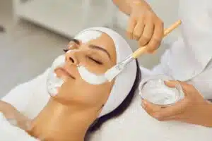 Peeling visage exfolie, lisse, éclat de la peau, teint net, nettoie en profondeur