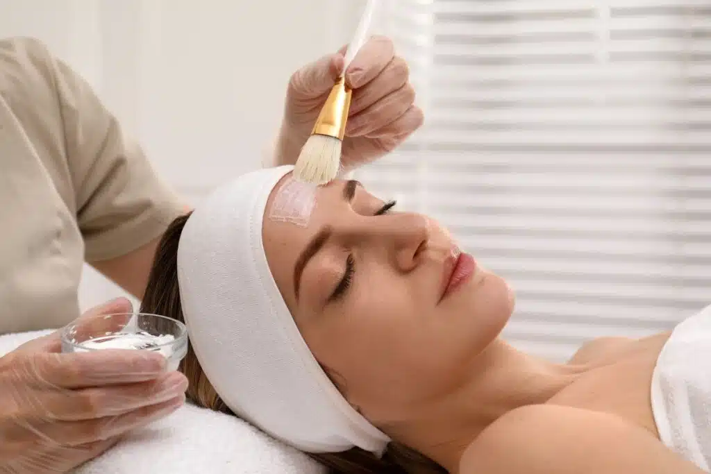 Peeling visage le soin qui transforme la peau en profondeur