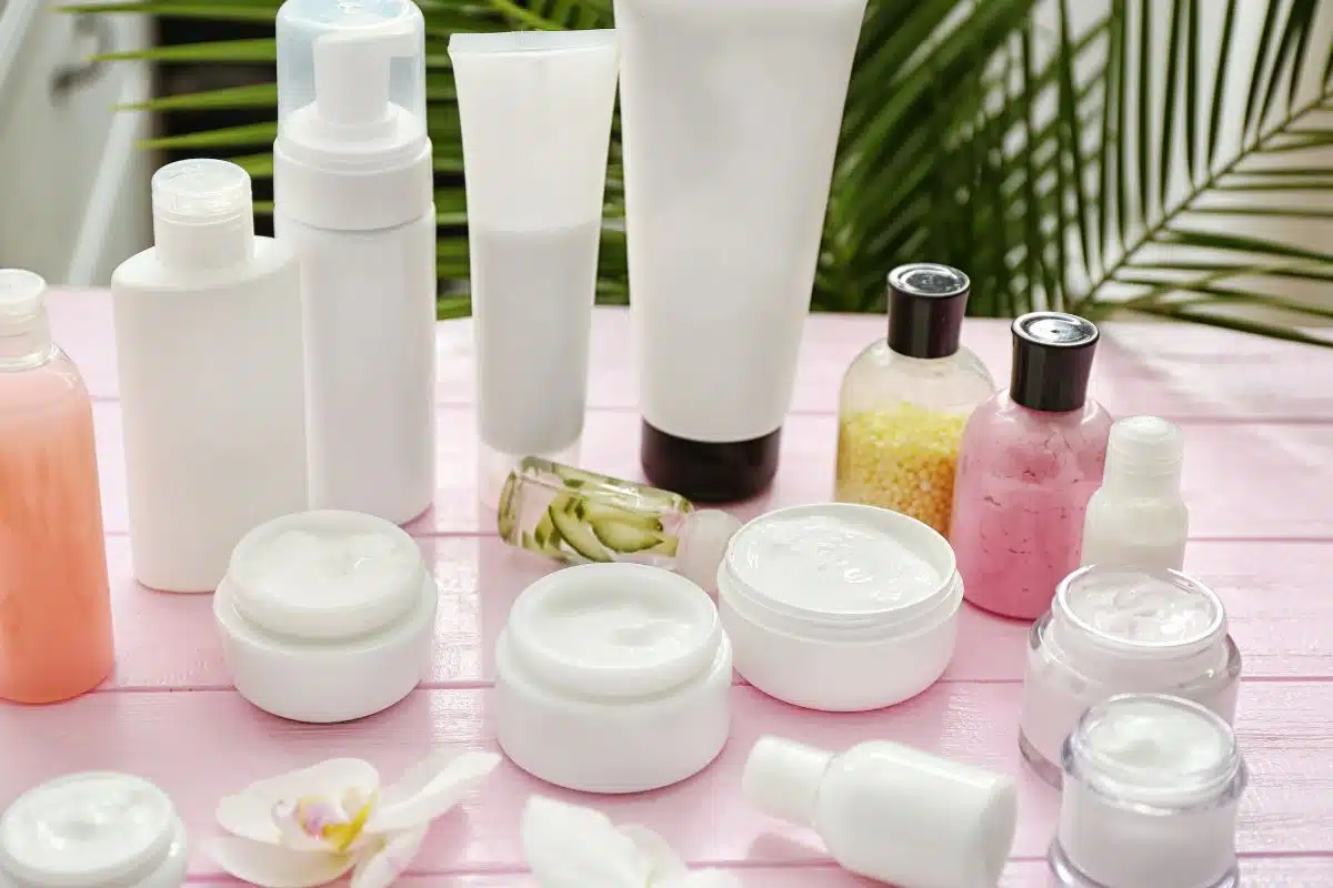 packaging parfum, flacon parfum rechargeable, emballage maquillage, rouge à lèvres rechargeable, pots crème rechargeables, design packaging beauté