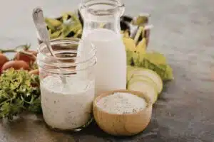 Yaourts, kéfir, choucroute crue, kombucha, miso, gélules en pharmacie